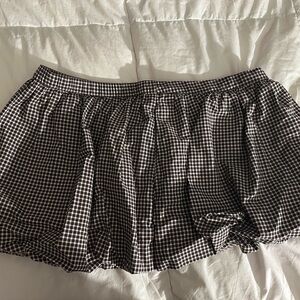 hollister mini skirt